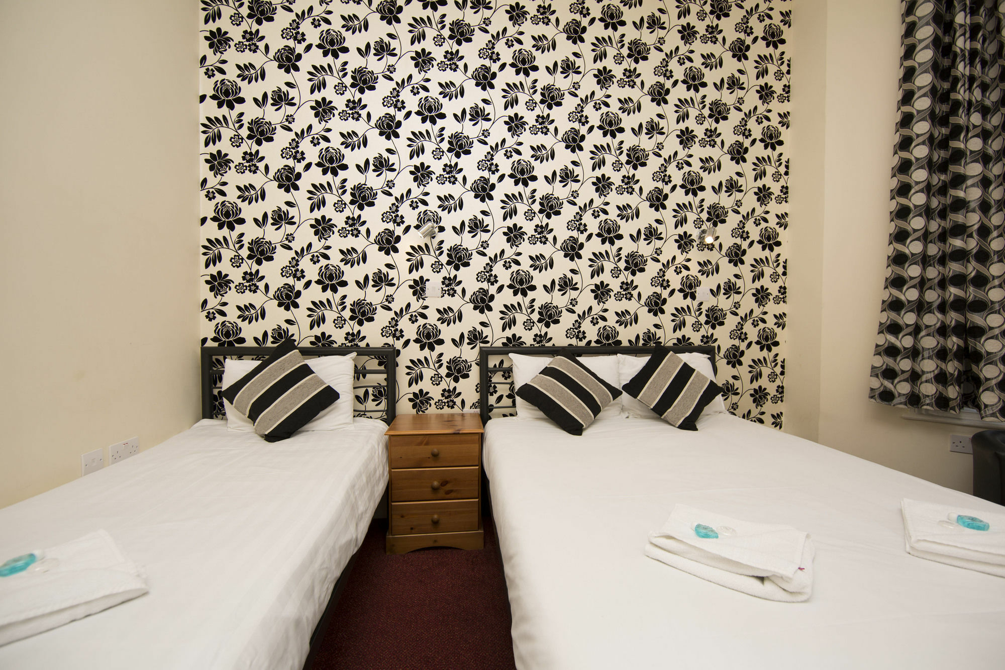 Royal London Hotel By Saba Bagian luar foto